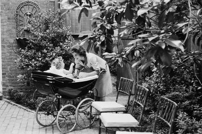 Mark Shaw Mark Shaw Kennedys Jackie and Caroline in Baby Carriage Wide