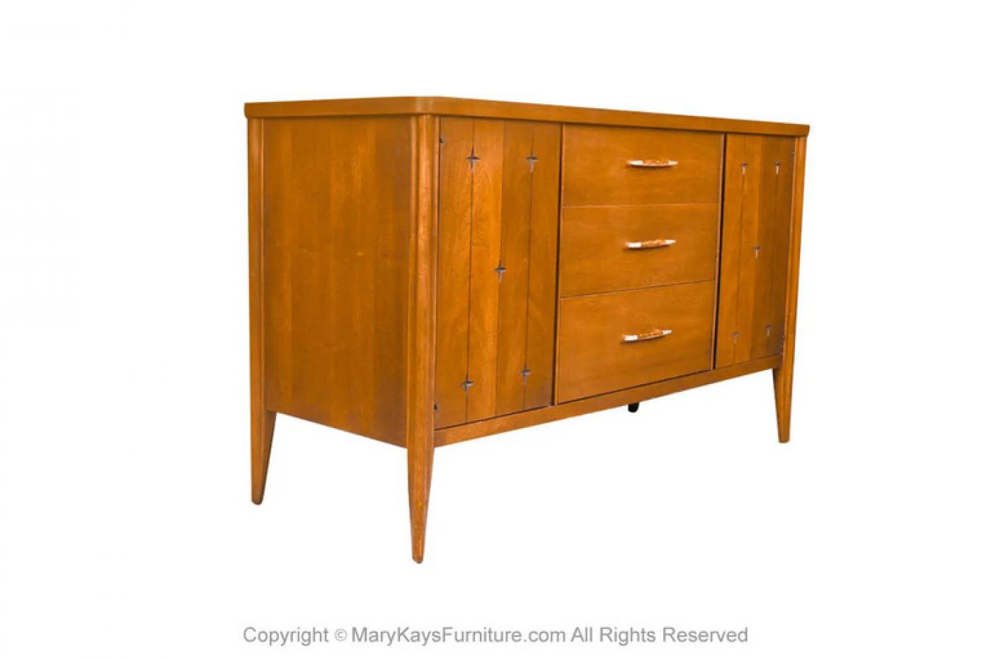 Broyhill Brasilia Mid Century Walnut Sideboard Buffet Credenza