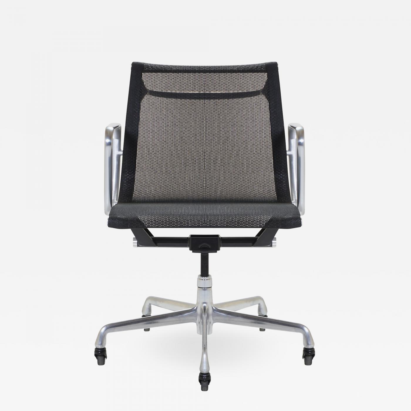 Charles & Ray Eames - Aluminum Group Management Chair by